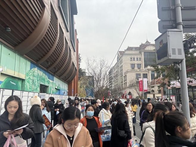 秒空”火锅店客流翻倍城市消费热力值拉满了瓦力棋牌游戏成都混团