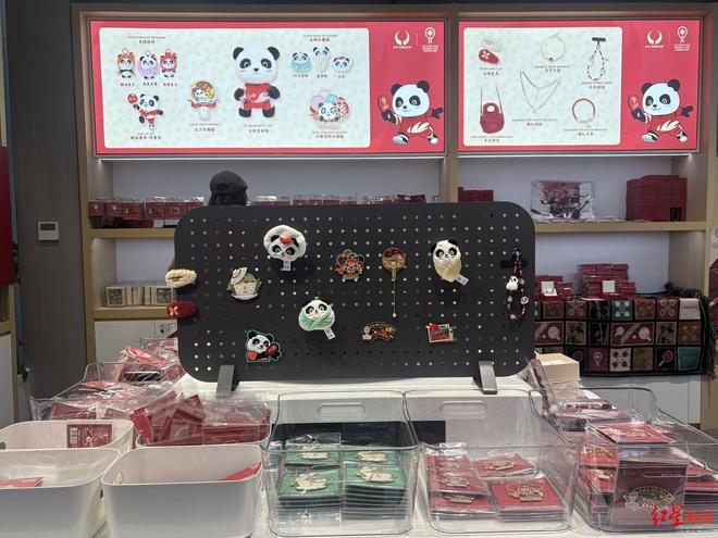 秒空”火锅店客流翻倍城市消费热力值拉满了瓦力棋牌游戏成都混团世界杯 特许商品“(图2)